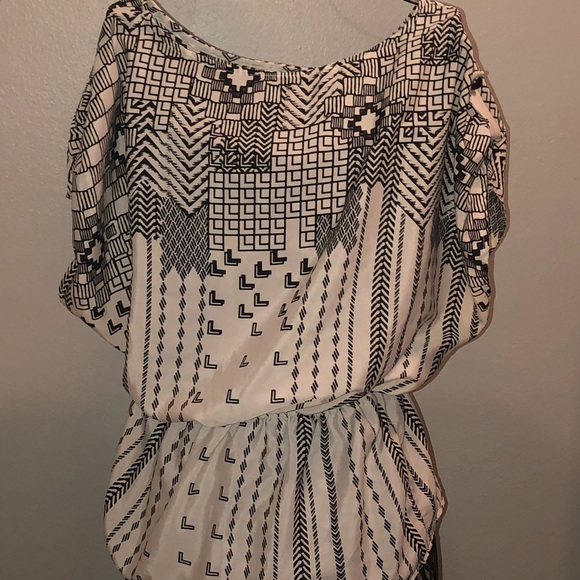 🌟Flowy top size Large🌟 - Picture 4 of 6